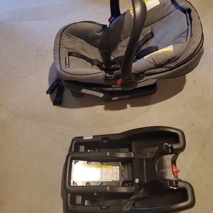 Graco Snugright Carseat with extra base